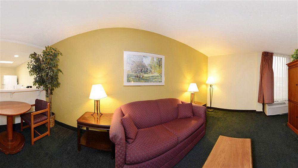 Lebossier Hotel Боузър Сити Екстериор снимка