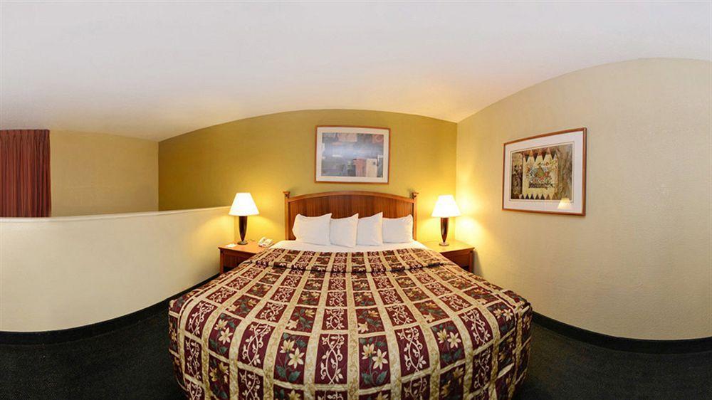 Lebossier Hotel Боузър Сити Екстериор снимка