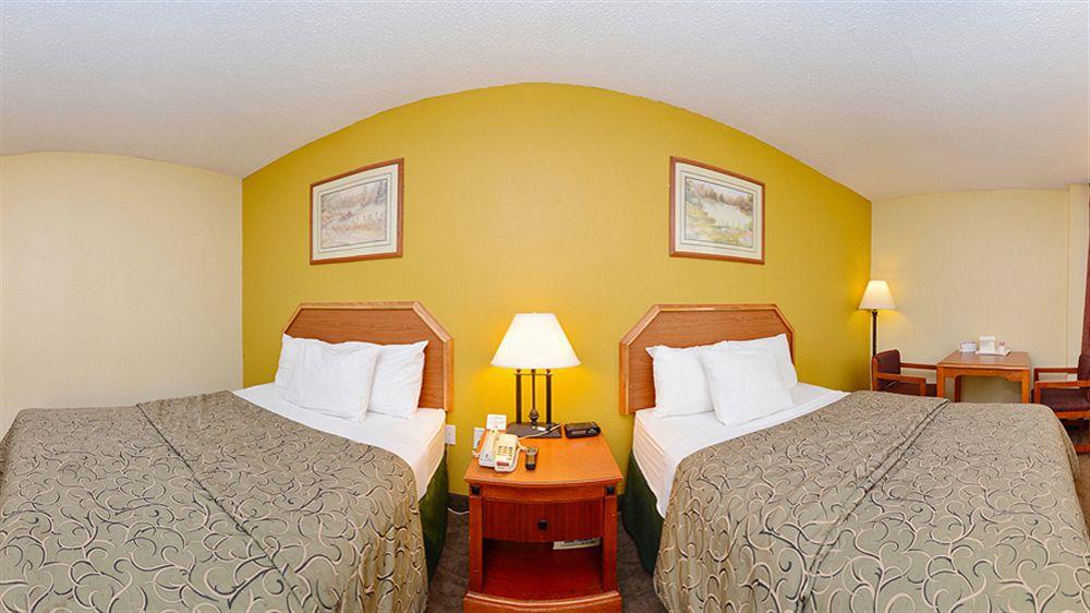 Lebossier Hotel Боузър Сити Екстериор снимка