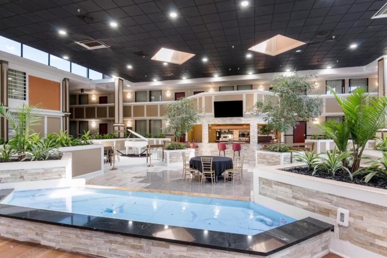 Lebossier Hotel Боузър Сити Екстериор снимка