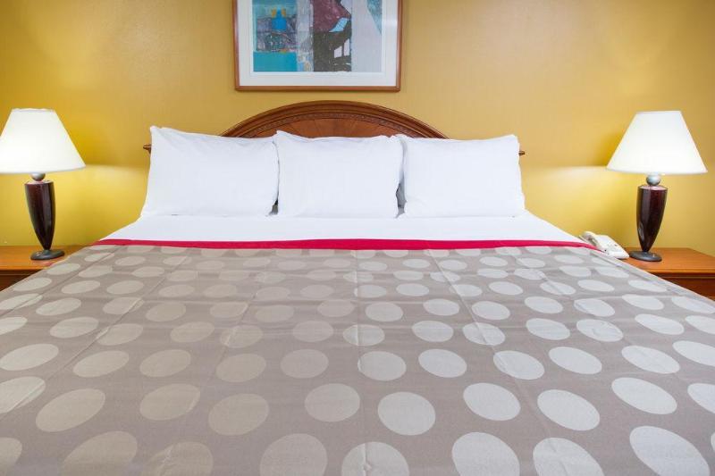 Lebossier Hotel Боузър Сити Екстериор снимка