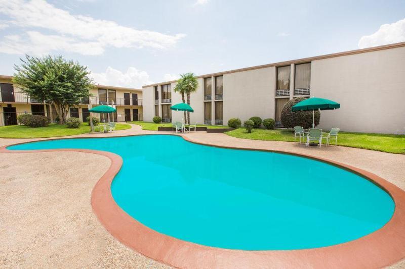 Lebossier Hotel Боузър Сити Екстериор снимка