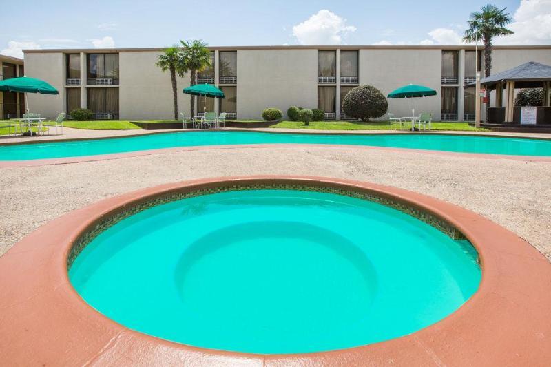 Lebossier Hotel Боузър Сити Екстериор снимка