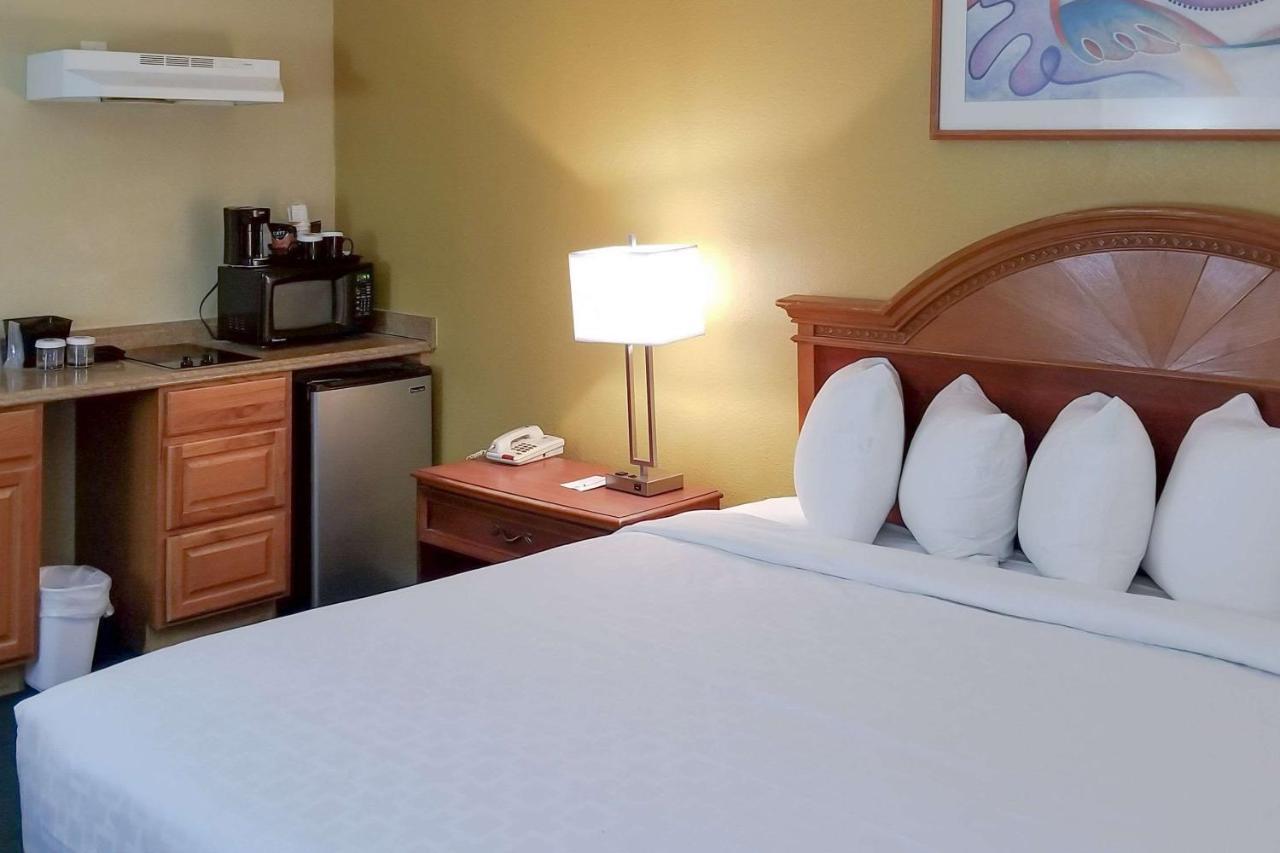 Lebossier Hotel Боузър Сити Екстериор снимка