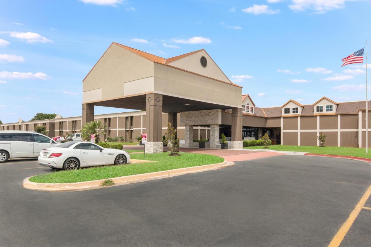 Lebossier Hotel Боузър Сити Екстериор снимка