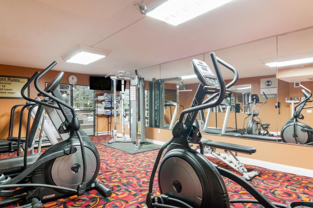 Lebossier Hotel Боузър Сити Екстериор снимка